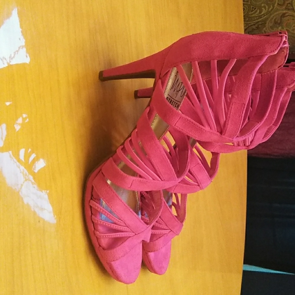 Heels - Picture 2 of 3